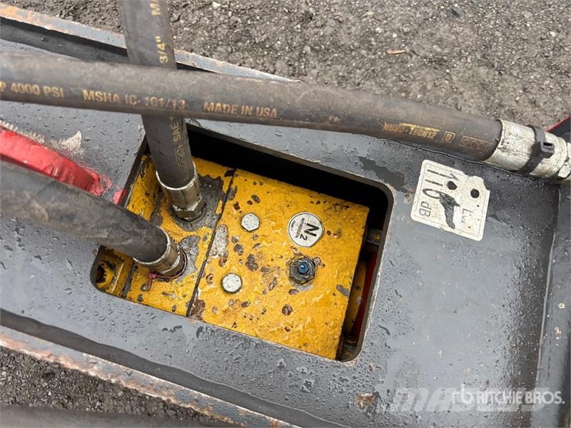 Mustang HP 1000 Hydraulic Breaker 鐵鎚/碎石機