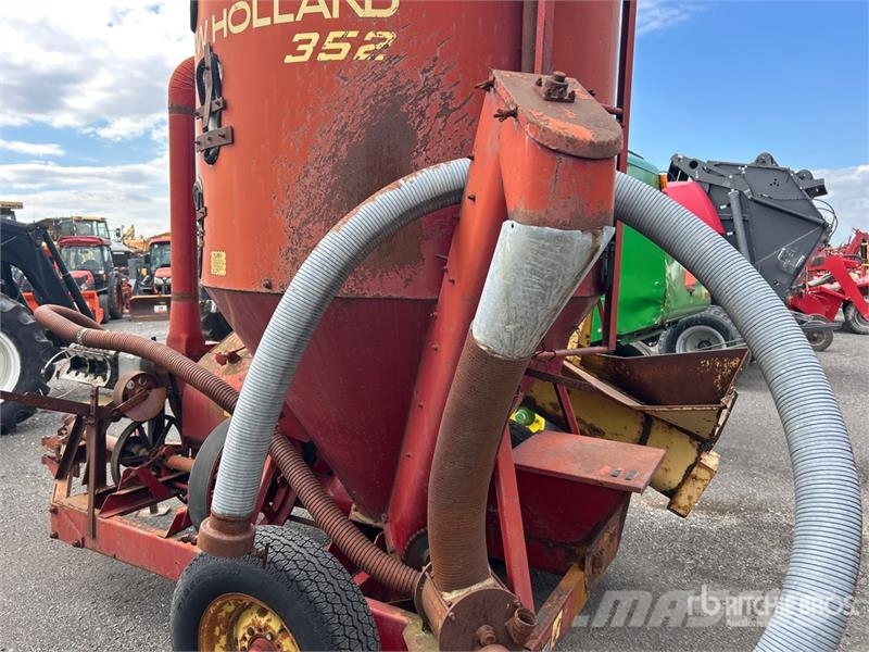 New Holland 352 S/A Feed Grinder Mixer Diger hayvancilik makina ve aksesuarlari