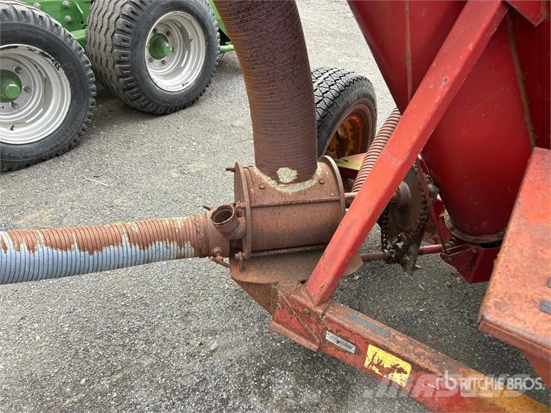 New Holland 352 S/A Feed Grinder Mixer Diger hayvancilik makina ve aksesuarlari
