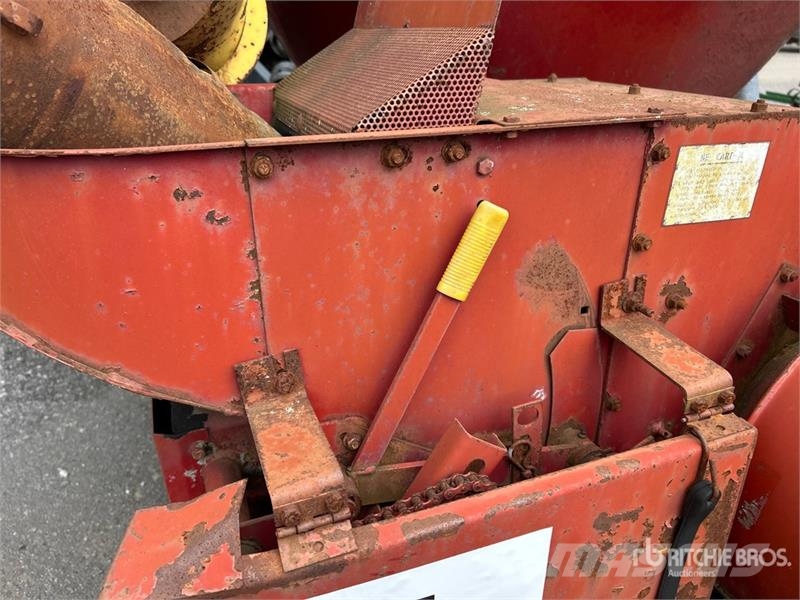 New Holland 352 S/A Feed Grinder Mixer Diger hayvancilik makina ve aksesuarlari
