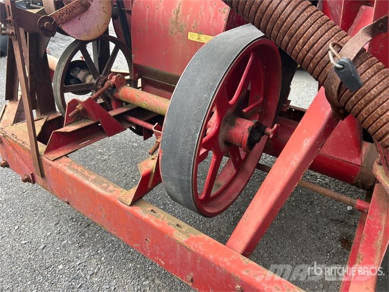 New Holland 352 S/A Feed Grinder Mixer Diger hayvancilik makina ve aksesuarlari