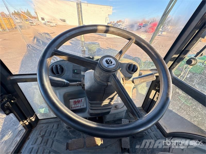 New Holland B110 4x4 Backhoe Loader Baggerlader