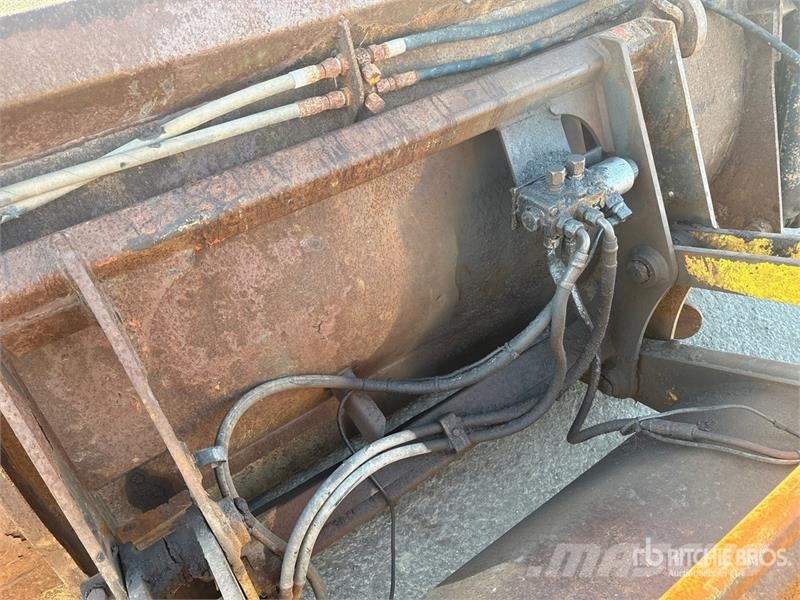 New Holland B110 4x4 Backhoe Loader Baggerlader