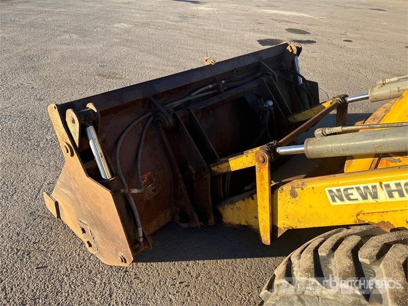 New Holland B110 4x4 Backhoe Loader Baggerlader