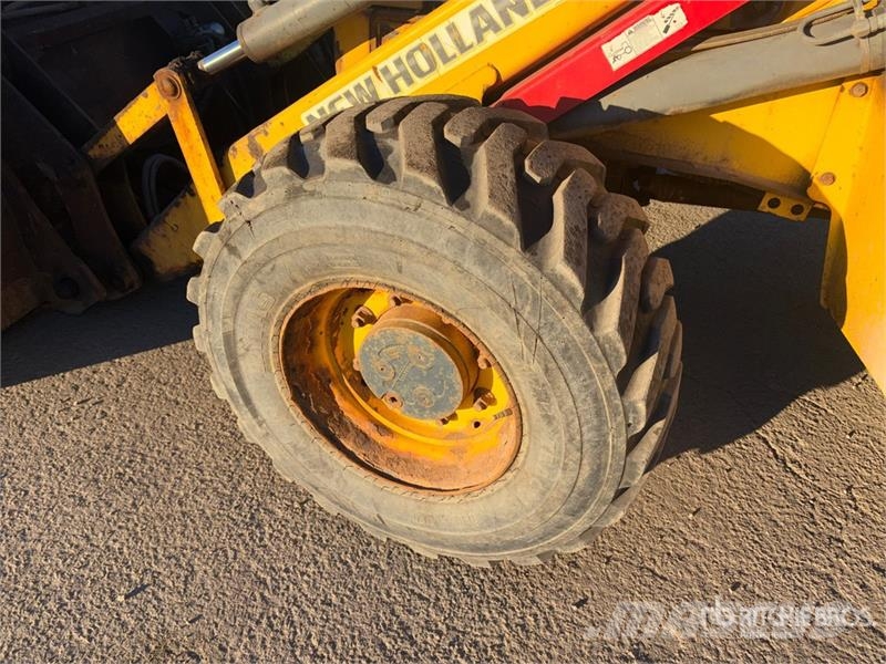 New Holland B110 4x4 Backhoe Loader Baggerlader