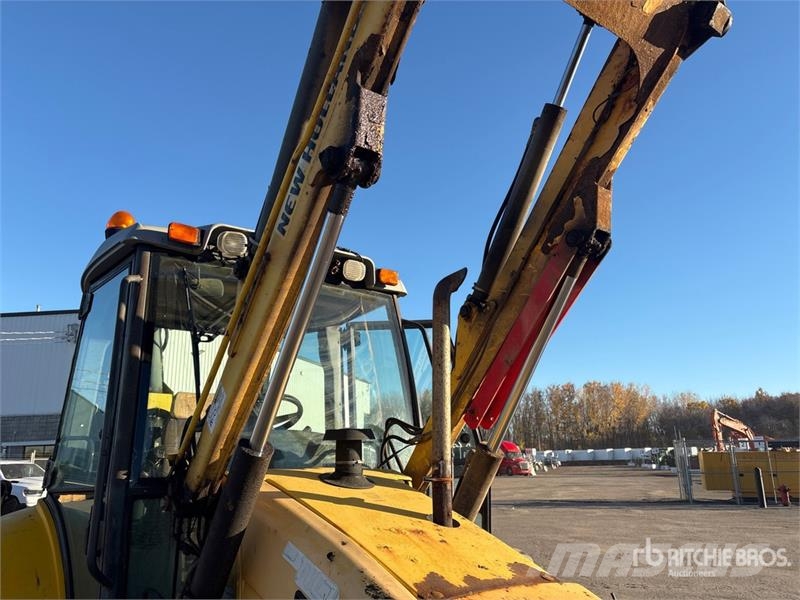 New Holland B110 4x4 Backhoe Loader Baggerlader