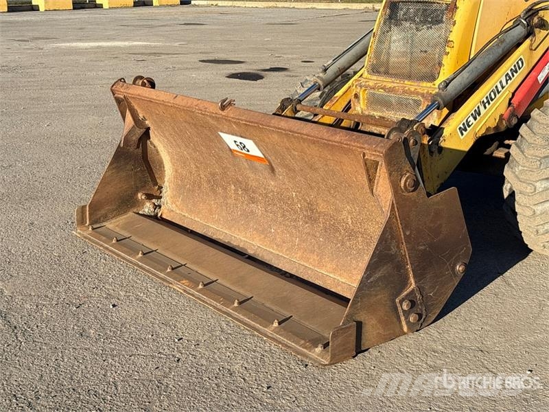 New Holland B110 4x4 Backhoe Loader Baggerlader