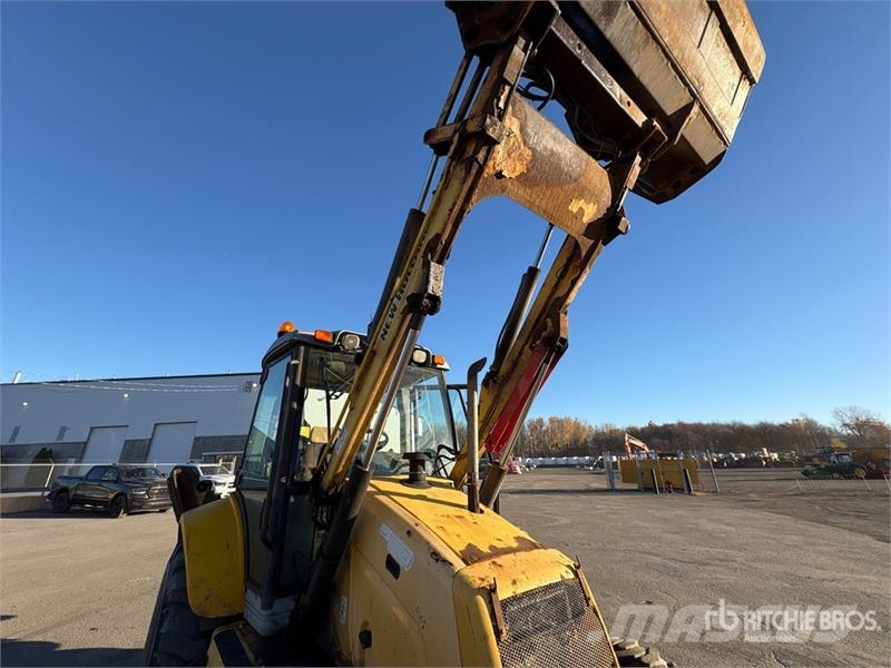 New Holland B110 4x4 Backhoe Loader Baggerlader