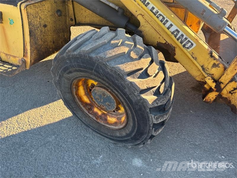 New Holland B110 4x4 Backhoe Loader Baggerlader