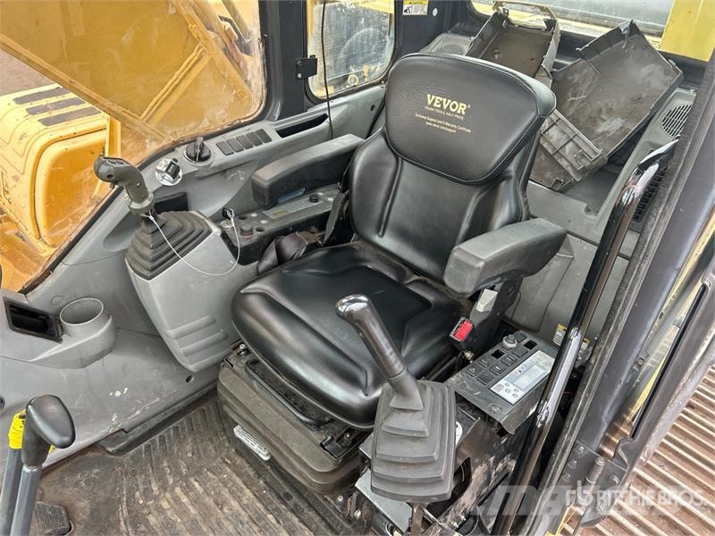 New Holland EH215LC Tracked Excavator Raupenbagger