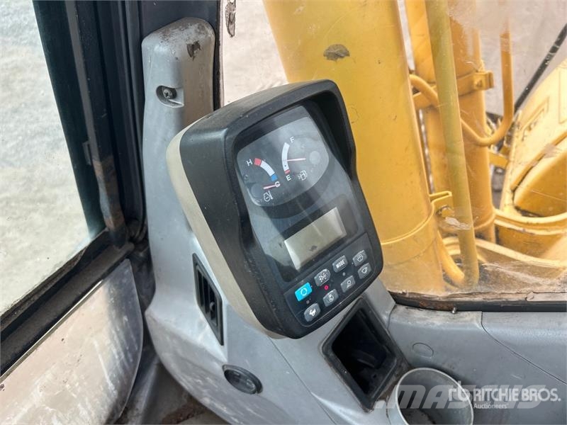 New Holland EH215LC Tracked Excavator Raupenbagger