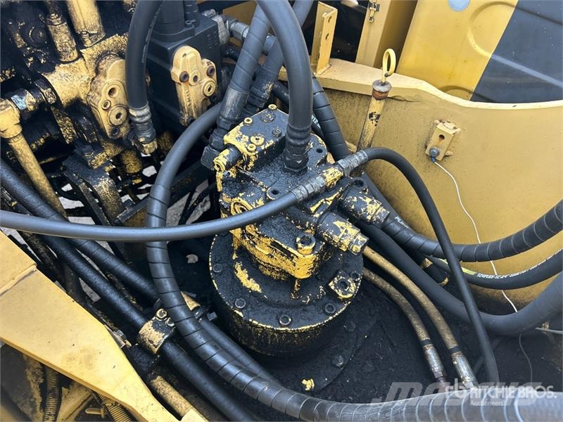 New Holland EH215LC Tracked Excavator Raupenbagger