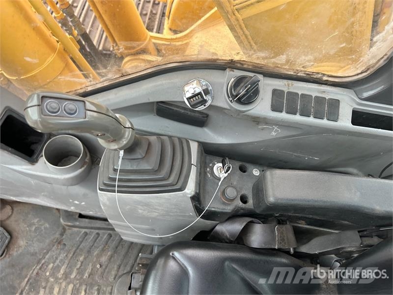 New Holland EH215LC Tracked Excavator Raupenbagger