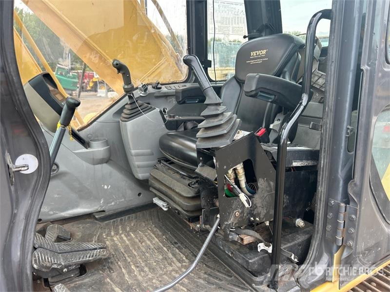 New Holland EH215LC Tracked Excavator Raupenbagger