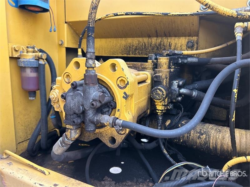 New Holland EH215LC Tracked Excavator Raupenbagger