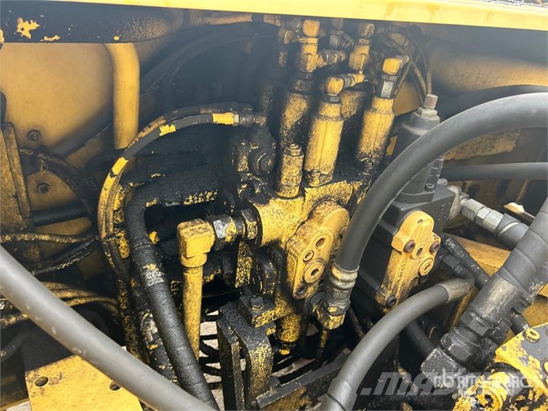 New Holland EH215LC Tracked Excavator Raupenbagger