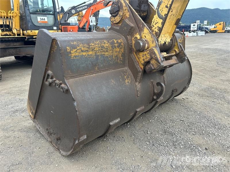 New Holland EH215LC Tracked Excavator Raupenbagger