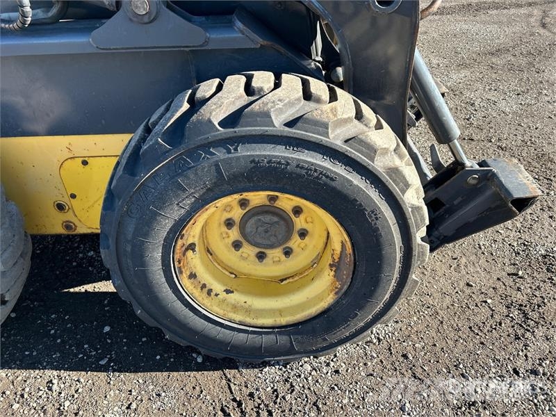 New Holland L218 Skid steer mini utovarivači