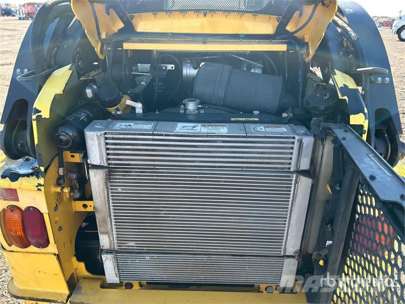 New Holland L218 Skid steer mini utovarivači