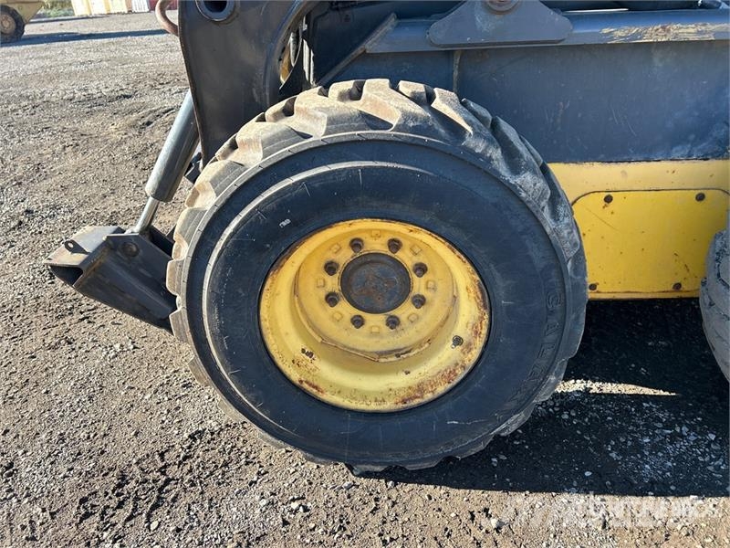 New Holland L218 Skid steer mini utovarivači