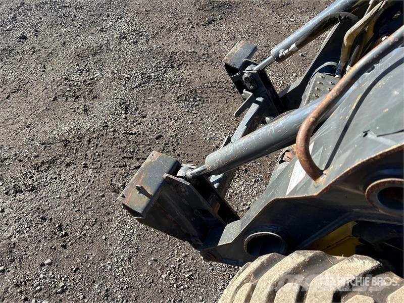 New Holland L218 Skid steer mini utovarivači