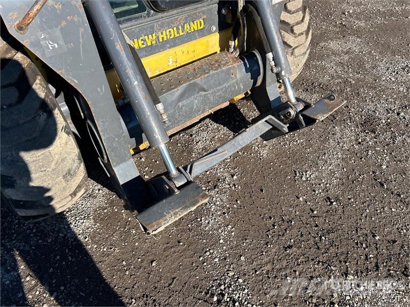 New Holland L218 Skid steer mini utovarivači