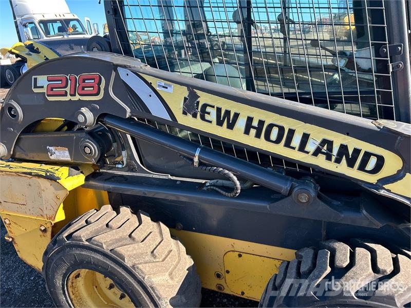 New Holland L218 Skid steer mini utovarivači