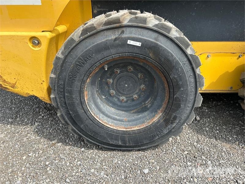 New Holland L220 Mini Pale Gommate