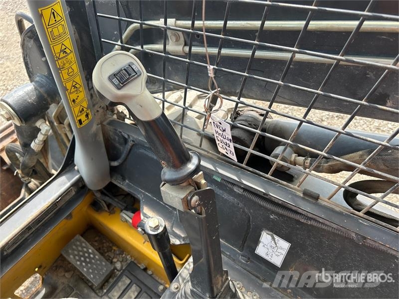 New Holland L220 Mini Pale Gommate