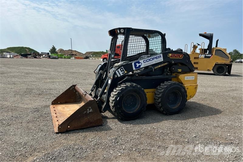 New Holland L220 Mini Pale Gommate