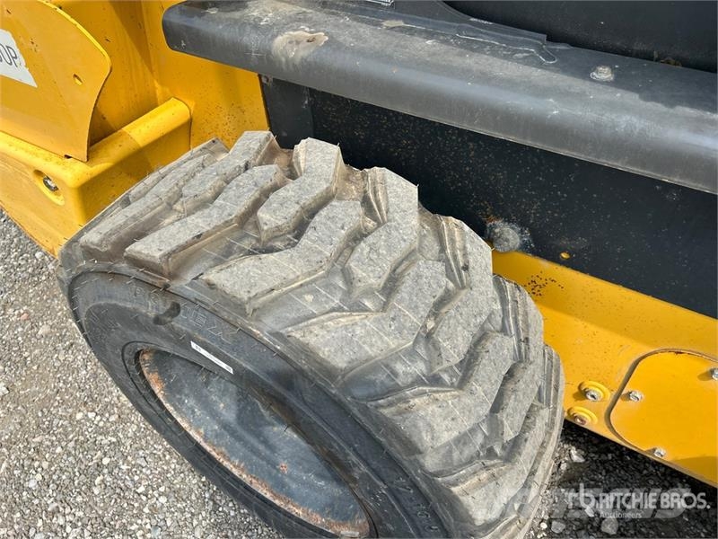 New Holland L220 Mini Pale Gommate