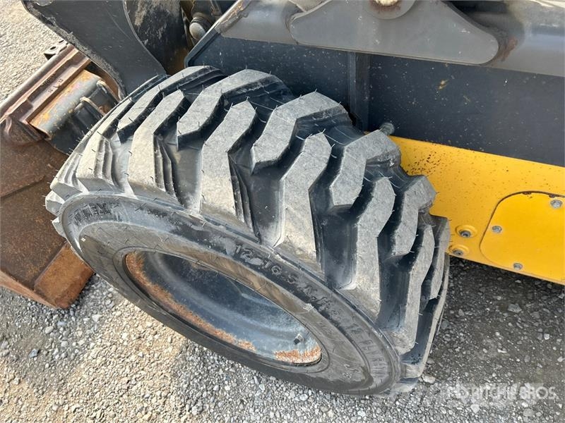 New Holland L220 Mini Pale Gommate