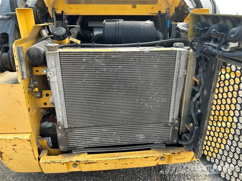 New Holland L220 Mini Pale Gommate
