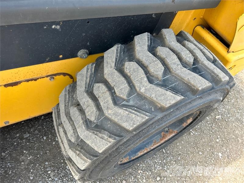 New Holland L220 Mini Pale Gommate