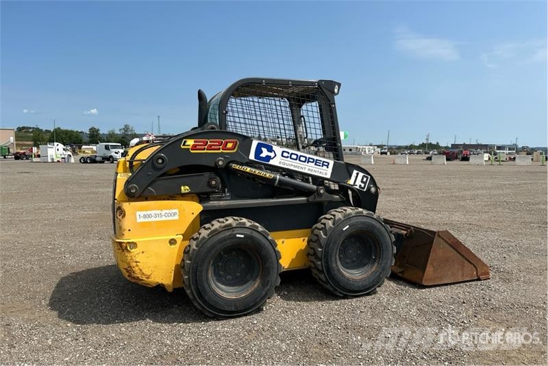 New Holland L220 Mini Pale Gommate