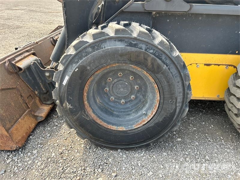 New Holland L220 Mini Pale Gommate