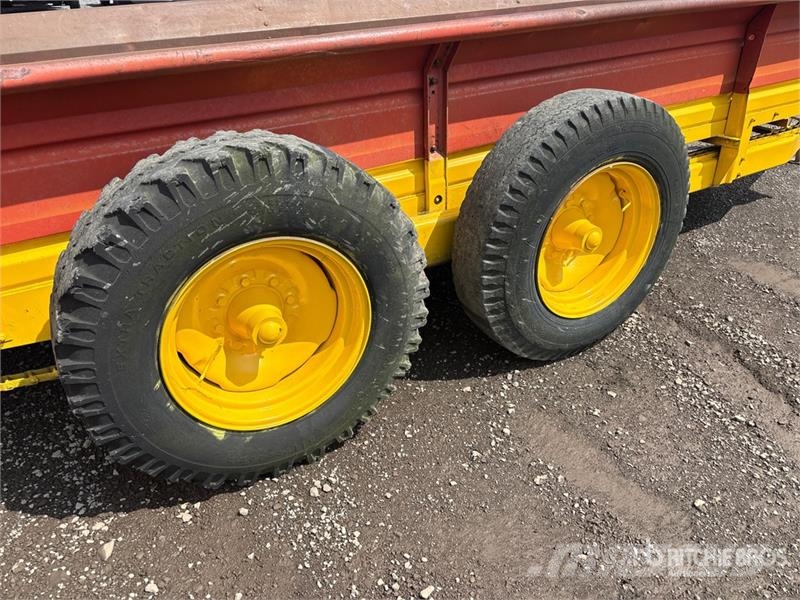 New Holland S676 16 ft T/A Manure Spreader Mestverspreider