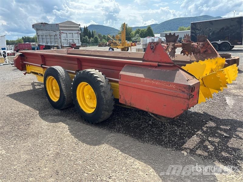 New Holland S676 16 ft T/A Manure Spreader Mestverspreider