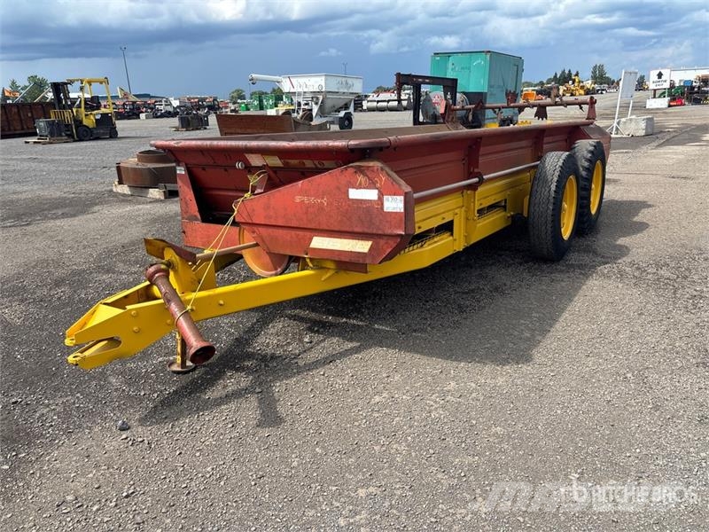 New Holland S676 16 ft T/A Manure Spreader Mestverspreider