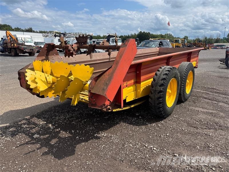 New Holland S676 16 ft T/A Manure Spreader Mestverspreider