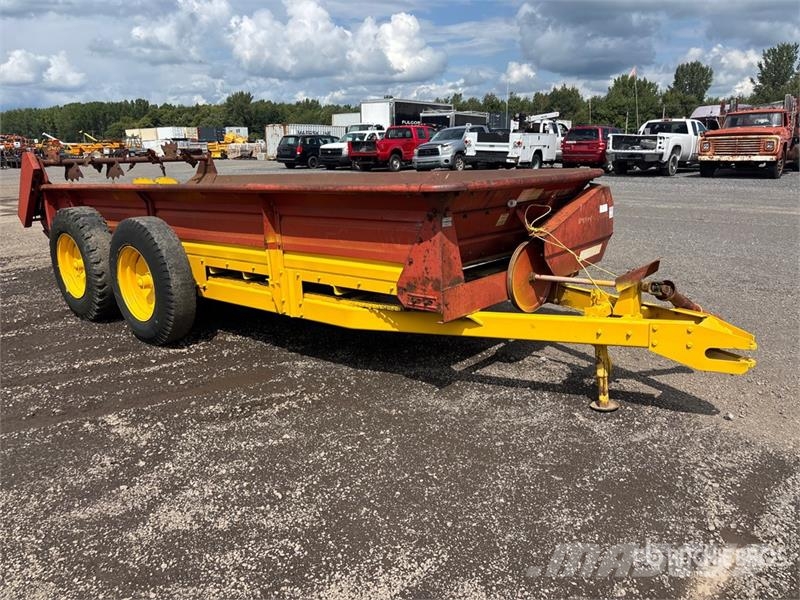 New Holland S676 16 ft T/A Manure Spreader Mestverspreider