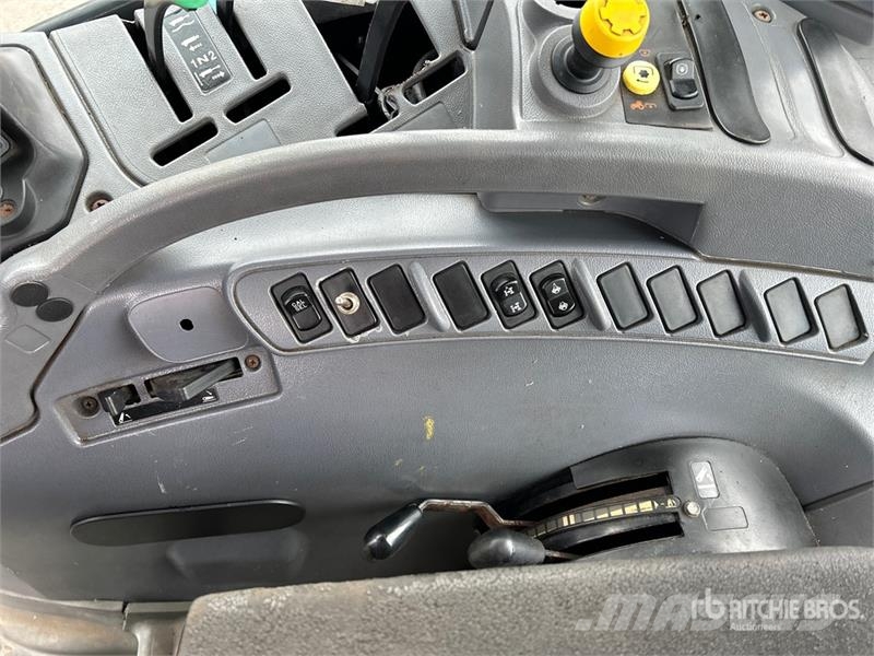 New Holland T6020 Traktoriai