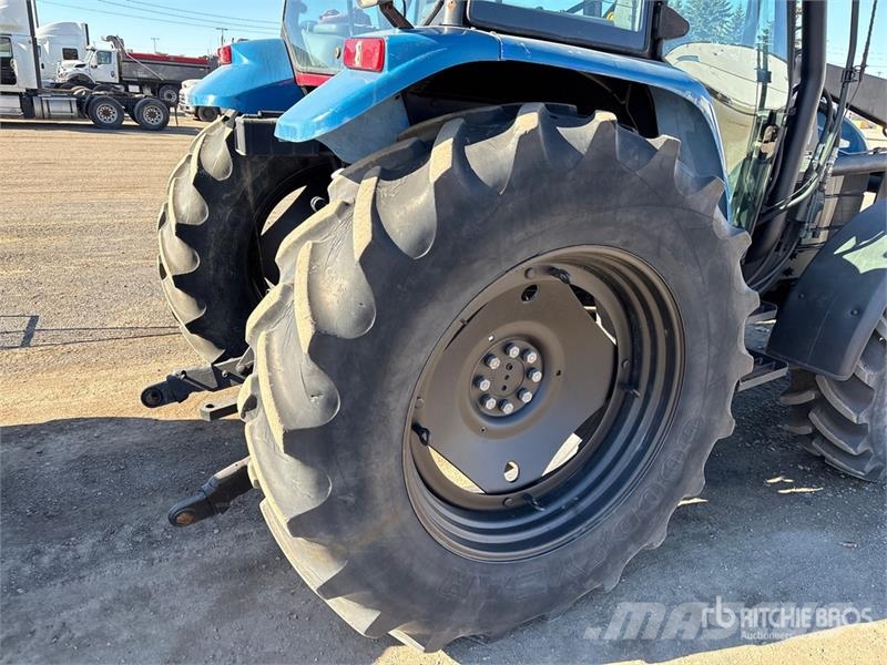 New Holland TS110 الجرارات