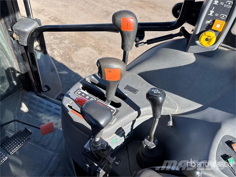 New Holland TS110 الجرارات