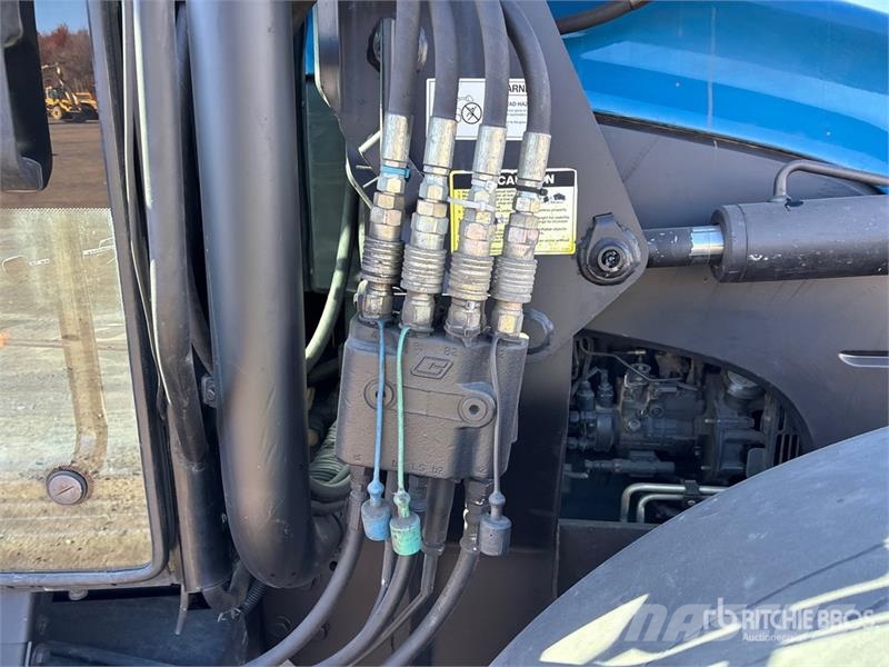 New Holland TS110 الجرارات