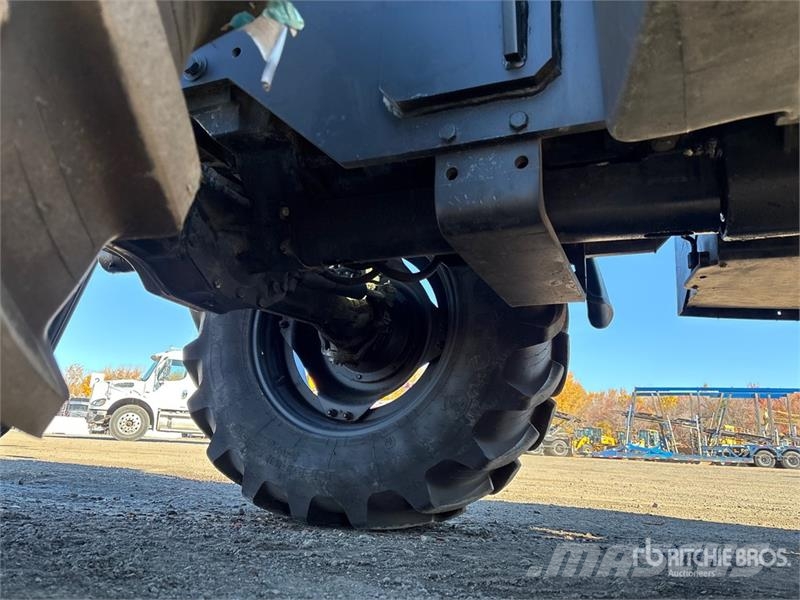 New Holland TS110 الجرارات