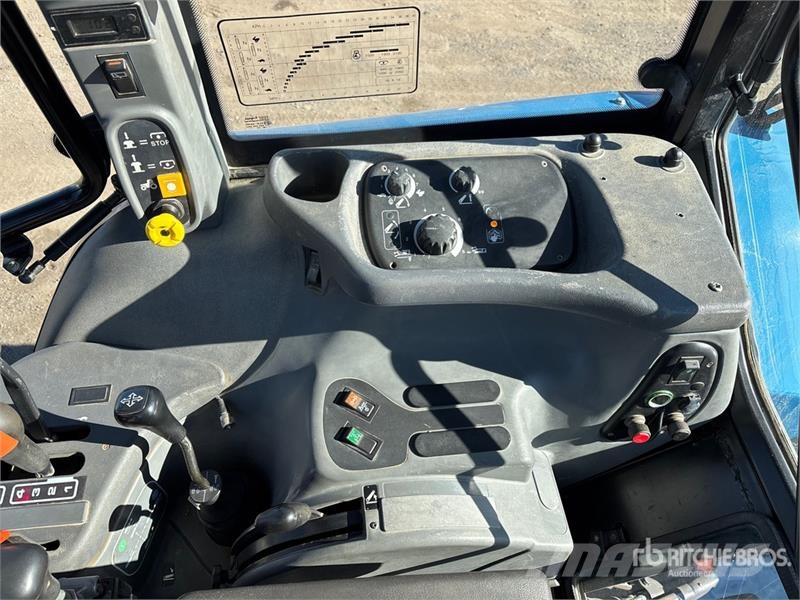 New Holland TS110 الجرارات