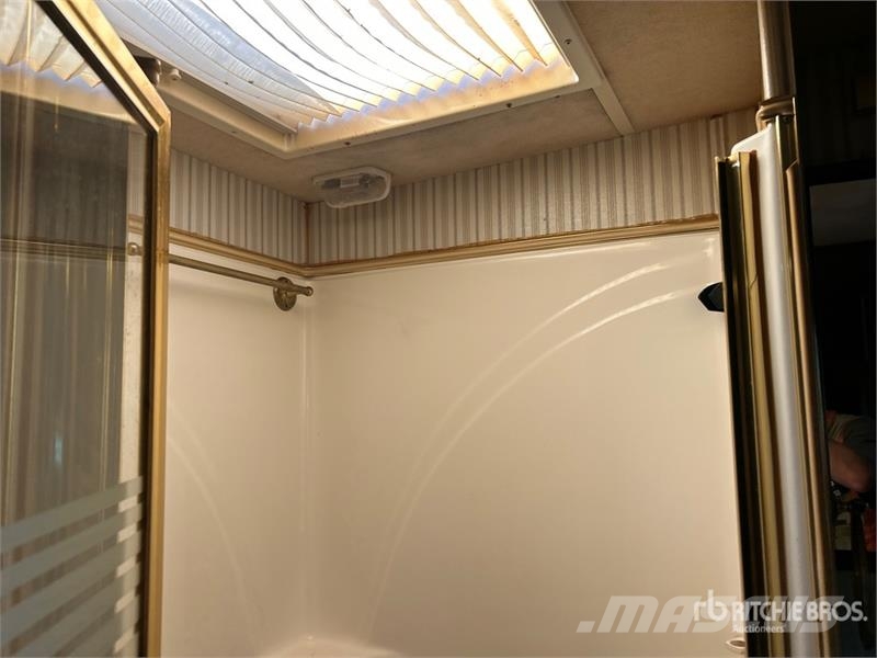Newmar KountryAire T/A Travel Trailer Altri rimorchi