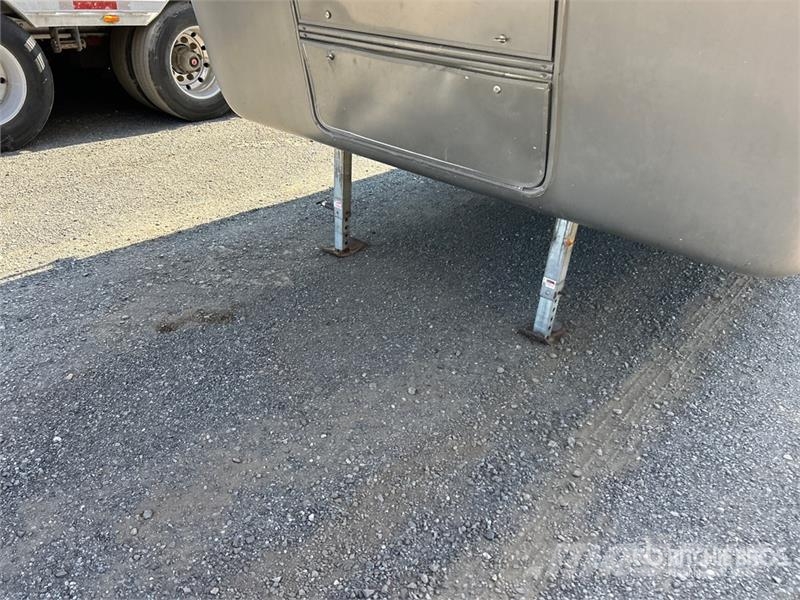 Newmar KountryAire T/A Travel Trailer Altri rimorchi