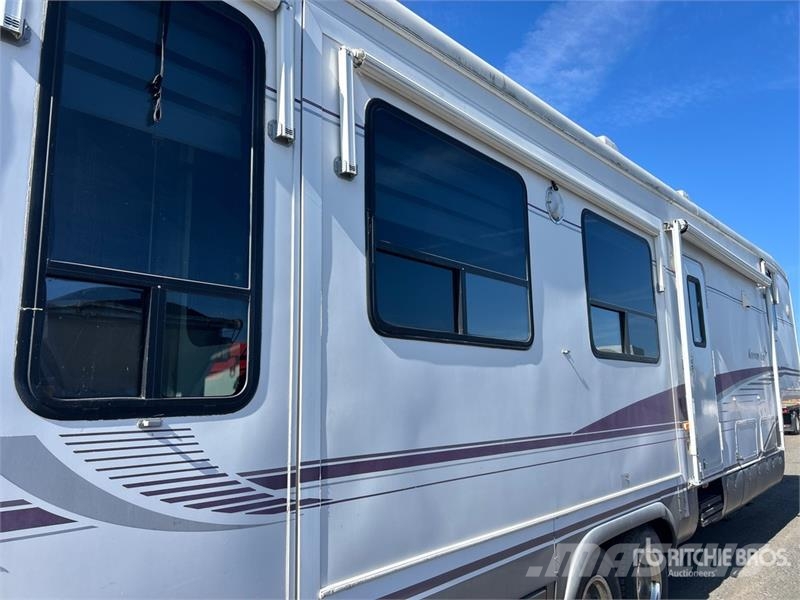 Newmar KountryAire T/A Travel Trailer Altri rimorchi